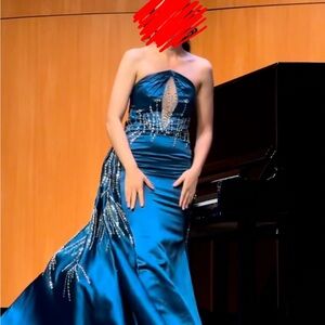 Elegant Blue Strapless Evening Gown